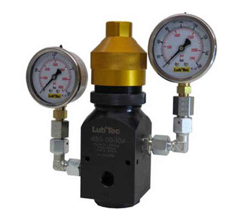 Material pressure regulator with piston