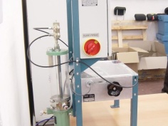 Single-purpose machine for lubricating headrest bars